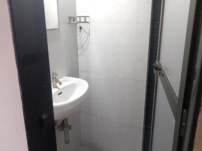Bathroom Image of 900 Sq.ft 2 BHK Apartment / Flat for rent in Borivali East Mumbai for Rs. 45000