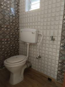 Bathroom Image of 700 Sq.ft 2 BHK Apartment / Flat for sale in Santoshpur Kolkata for Rs. 2900000