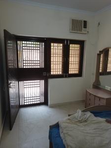 Bedroom Image of 1300 Sq.ft 4 BHK Builder Floor for rent in Dilshad Garden New Delhi for Rs. 36000
