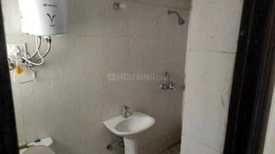 Bathroom Image of 1380 Sq.ft 3 BHK Apartment / Flat for rent in Paramount Emotions, Noida Extension Greater Noida for Rs. 22000
