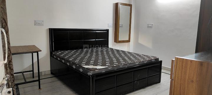 Bedroom Image of 500 Sq.ft 1 RK Builder Floor for rent in Arjun Nagar New Delhi for Rs. 25000