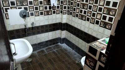 Bathroom Image of 1500 Sq.ft 2 BHK Builder Floor for rent in Rama Mandi Jalandhar for Rs. 16000