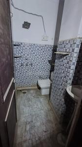 Bathroom Image of 500 Sq.ft 1 BHK Builder Floor for rent in Baljit Nagar New Delhi for Rs. 11000