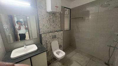 Image of 2385 Sq.ft 4 BHK Apartment / Flat for rent in Wave Veridia, Wave City, Ghaziabad for Rs. 55000