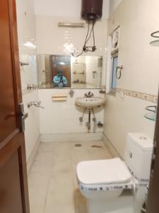 Bathroom Image of 1200 Sq.ft 2 BHK Builder Floor for rent in Swaraj Homes RWA Chittaranjan Park Block K, Chittaranjan Park New Delhi for Rs. 50000