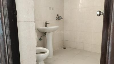 Bathroom Image of 1075 Sq.ft 2 BHK Apartment / Flat for rent in Paramount Emotions, Noida Extension Greater Noida for Rs. 18000