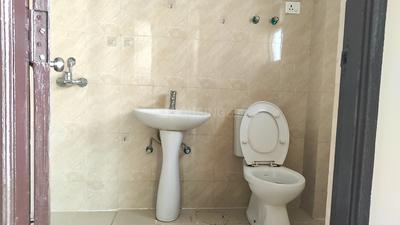 Bathroom Image of 1075 Sq.ft 2 BHK Apartment / Flat for rent in Paramount Emotions, Noida Extension Greater Noida for Rs. 18000