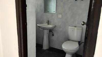 Bathroom Image of 1160 Sq.ft 3 BHK Apartment / Flat for rent in Paramount Emotions, Noida Extension Greater Noida for Rs. 20000
