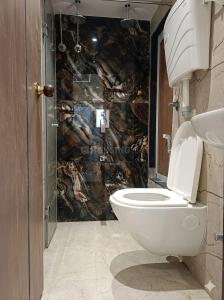 Bathroom Image of 624 Sq.ft 1 BHK Apartment / Flat for sale in Deep Visionaire, Kharghar Navi Mumbai for Rs. 7000000