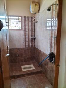 Bathroom Image of 950 Sq.ft 2 BHK Apartment / Flat for rent in Edamalaipatti Pudur Tiruchirappalli for Rs. 18000
