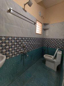 Bathroom Image of 1050 Sq.ft 3 BHK Apartment / Flat for rent in Madipakkam Chennai for Rs. 35000
