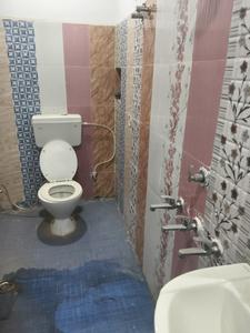 Bathroom Image of 1300 Sq.ft 2 BHK Builder Floor for rent in Jhusi Allahabad for Rs. 7000