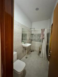 Bathroom Image of 3600 Sq.ft 8 BHK Independent House for sale in Kaushambi Ghaziabad for Rs. 65000000