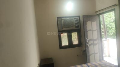 Bedroom Image of 950 Sq.ft 2 BHK Builder Floor for rent in Sector 11 Rohini New Delhi for Rs. 20000