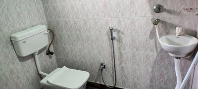 Bathroom Image of 900 Sq.ft 2 BHK Independent House for rent in Bompas Town Deoghar for Rs. 10000
