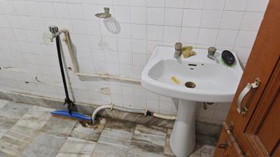 Bathroom Image of 500 Sq.ft 1 RK Builder Floor for rent in Butler Colony Lucknow for Rs. 10000