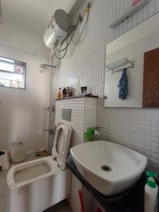 Bathroom Image of 1600 Sq.ft 2 BHK Builder Floor for rent in HSR Layout Bengaluru for Rs. 70000