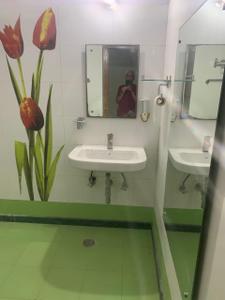 Bathroom Image of 1500 Sq.ft 2 BHK Builder Floor for rent in Sharda Nagar Lucknow for Rs. 15000