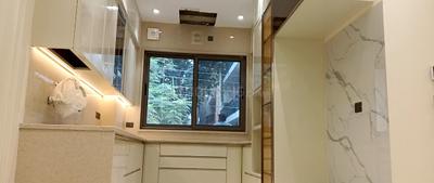 Kitchen Image of 1800 Sq.ft 3 BHK Builder Floor for sale in Anand Vihar New Delhi for Rs. 40000000