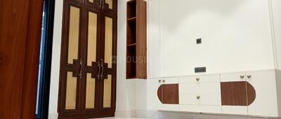 Bedroom Image of 1800 Sq.ft 3 BHK Builder Floor for sale in Surajmal Vihar New Delhi for Rs. 44950000