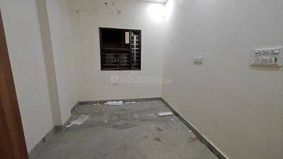 Bedroom Image of 400 Sq.ft 1 BHK Builder Floor for rent in Shalimar Bagh New Delhi for Rs. 17000