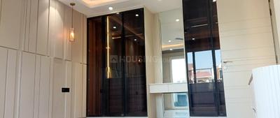 Bedroom Image of 2430 Sq.ft 4 BHK Builder Floor for sale in Anand Vihar New Delhi for Rs. 56000000
