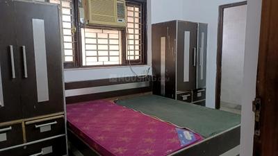 Bedroom Image of 850 Sq.ft 2 BHK Builder Floor for rent in Safdarjung Enclave New Delhi for Rs. 40000