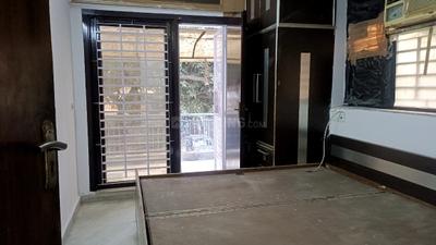 Bedroom Image of 850 Sq.ft 2 BHK Builder Floor for rent in Safdarjung Enclave New Delhi for Rs. 40000