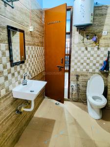 Bathroom Image of 1650 Sq.ft 2 BHK Builder Floor for rent in Sector 52 Gurgaon for Rs. 40000