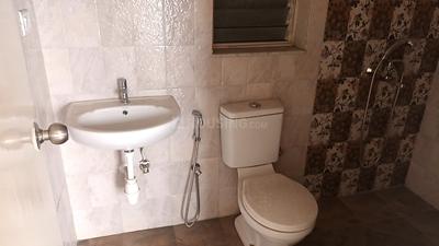 Bathroom Image of 550 Sq.ft 1 BHK Apartment / Flat for sale in Mahindra Happinest Kalyan Project A, Bhiwandi Thane for Rs. 3900000