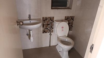 Bathroom Image of 550 Sq.ft 1 BHK Apartment / Flat for sale in Mahindra Happinest Kalyan Project A, Bhiwandi Thane for Rs. 3900000