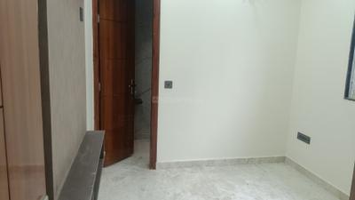 Bedroom Image of 1100 Sq.ft 3 BHK Independent House for rent in Shalimar Bagh New Delhi for Rs. 40000