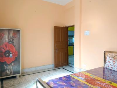 Bedroom Image of 900 Sq.ft 3 BHK Independent House for rent in Panchpota Kolkata for Rs. 12000