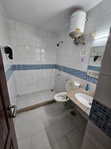 Bathroom Image of 1250 Sq.ft 3 BHK Apartment / Flat for sale in Unitech Uniworld Gardens 2, Sector 47 Gurgaon for Rs. 19500000