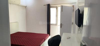 Bedroom Image of 1200 Sq.ft 3 BHK Builder Floor for rent in Safdarjung Enclave New Delhi for Rs. 75000