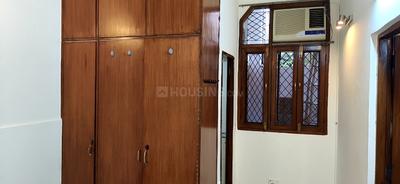 Bedroom Image of 1350 Sq.ft 2 BHK Builder Floor for rent in Safdarjung Enclave New Delhi for Rs. 46000
