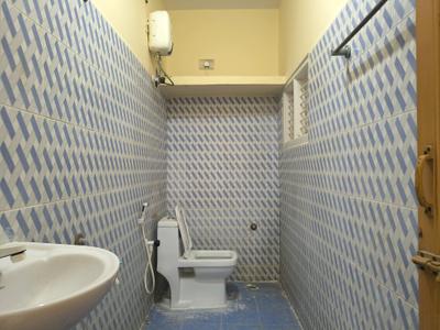 Common Bathroom Image of 700 Sq.ft 2 BHK Independent House for rent in Varthur Bengaluru for Rs. 15000