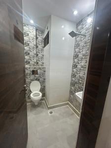Bathroom Image of 900 Sq.ft 3 BHK Builder Floor for rent in Uttam Nagar New Delhi for Rs. 16000