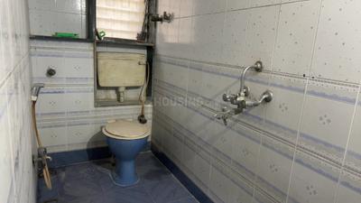 Bathroom Image of 360 Sq.ft 1 RK Apartment / Flat for rent in Ghatkopar East Mumbai for Rs. 26000
