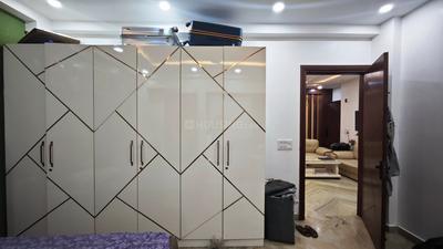 Bedroom Image of 2200 Sq.ft 2 BHK Builder Floor for rent in Sector 122 Noida for Rs. 40000