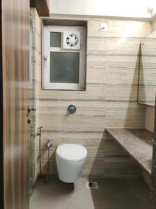 Common Bathroom Image of 1300 Sq.ft 3 BHK Apartment / Flat for sale in Kabra New Vinay, Santacruz East Mumbai for Rs. 40000000
