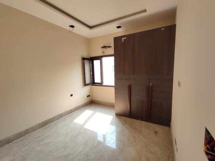 2250 Sqft 4 BHK Flat for sale in Anupam Enclave Saket, New Delhi