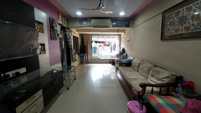 Living Room Image of 660 Sq.ft 1 BHK Apartment / Flat for rent in Vile Parle East Mumbai for Rs. 60000