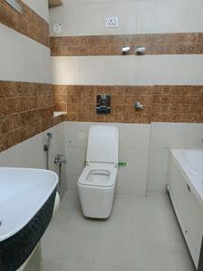 Bathroom Image of 1050 Sq.ft 2 BHK Apartment / Flat for sale in Prashant Apartments, Patparganj New Delhi for Rs. 16100000