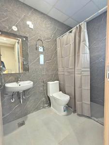 Bathroom Image of 400 Sq.ft 1 BHK Apartment / Flat for rent in DLF Regency Park, DLF Phase 4 Gurgaon for Rs. 14000