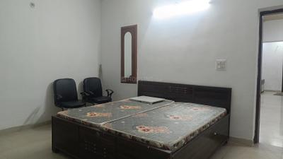 Bedroom Image of 2200 Sq.ft 4 BHK Apartment / Flat for rent in Vasant Kunj New Delhi for Rs. 110000