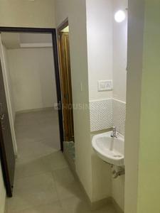 Bathroom Image of 400 Sq.ft 1 BHK Apartment / Flat for rent in L I G Colony Indore for Rs. 5500