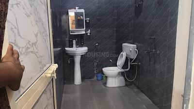 Bathroom Image of 700 Sq.ft 1 BHK Builder Floor for rent in Roberts Lines Lucknow for Rs. 15000