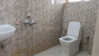 Begur Heights Bathroom One 3
