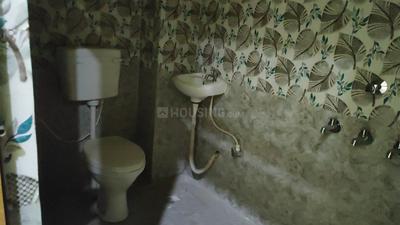 Bathroom Image of 600 Sq.ft 2 BHK Builder Floor for rent in Deepti Kheda Lucknow for Rs. 9000